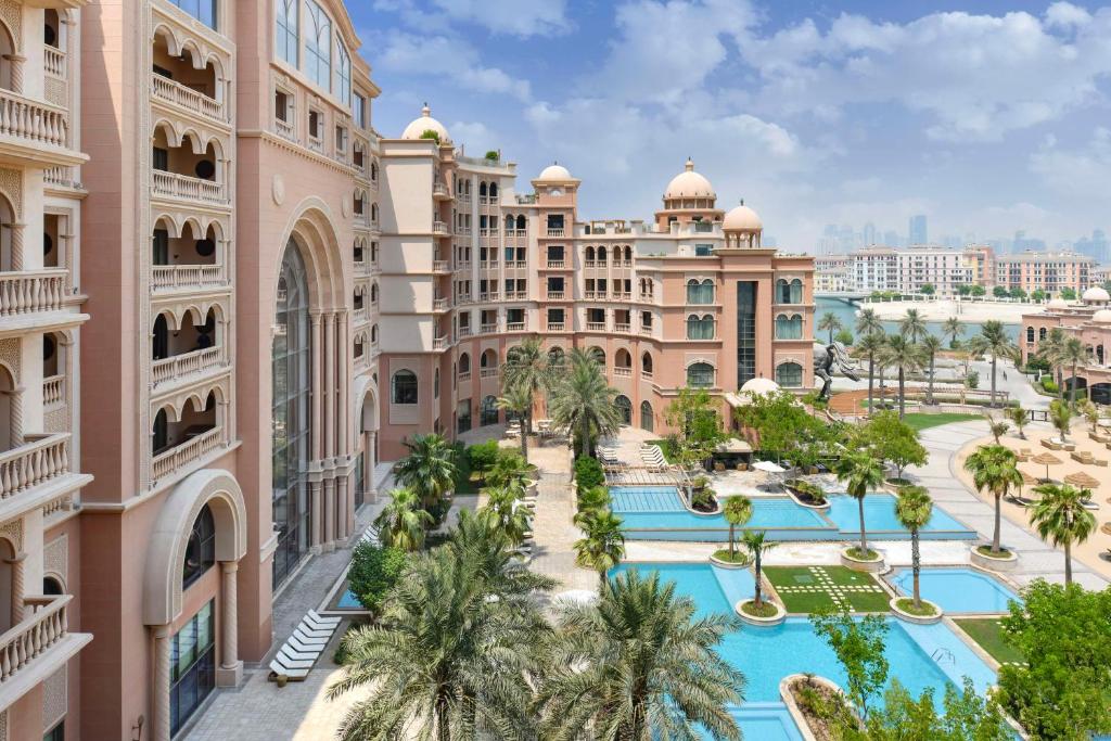 هتل مارسا مالاز کمپینسکی پرل قطر